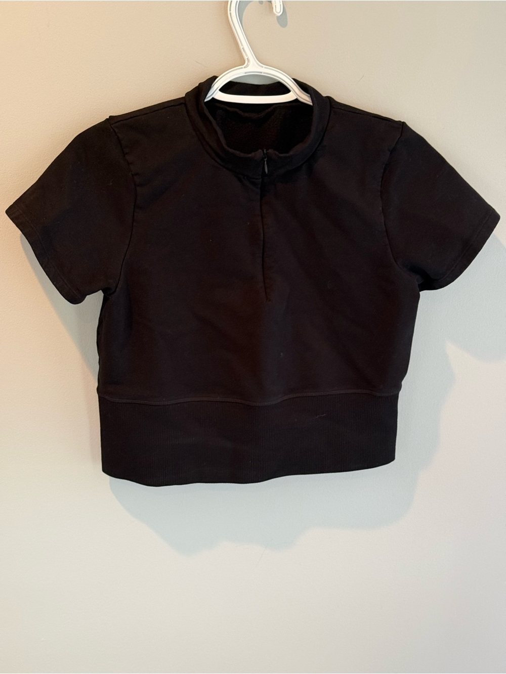 Alo Women’s Black Crop Tee - Short Sleeve - Picture 3 of 5